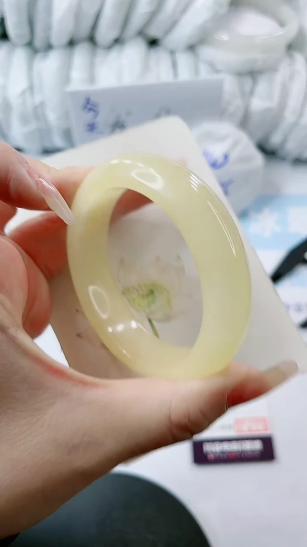 【闪购商品】石英质玉手镯未镶嵌多样性发货L90