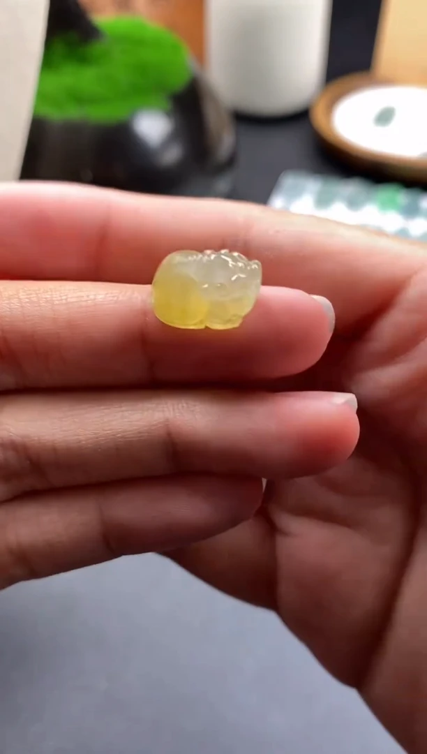 颈饰未镶嵌翡翠翡翠冰黄翡裸石