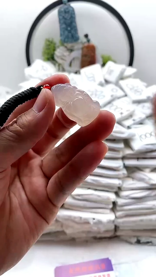 玛瑙/玉髓颈饰未镶嵌财神