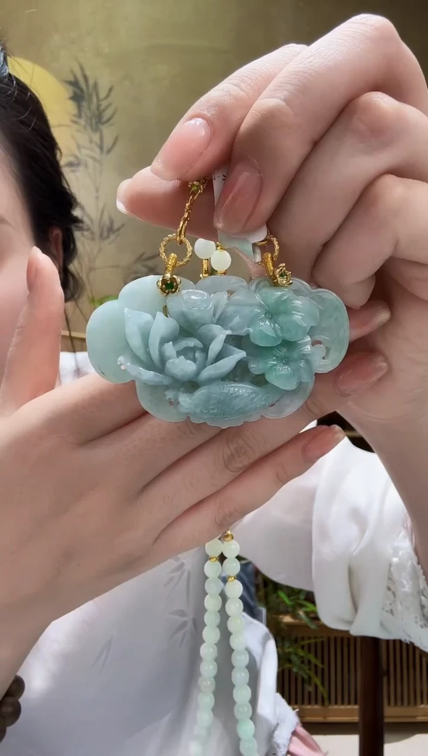 颈饰未镶嵌翡翠吊坠