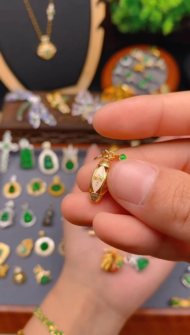 【闪购商品】翡翠吊坠(不含链)银S925镶嵌五路财神