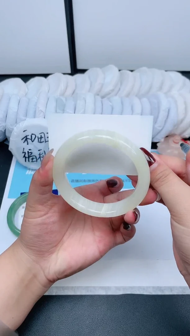 【闪购商品】石英质玉手镯未镶嵌94-61.6