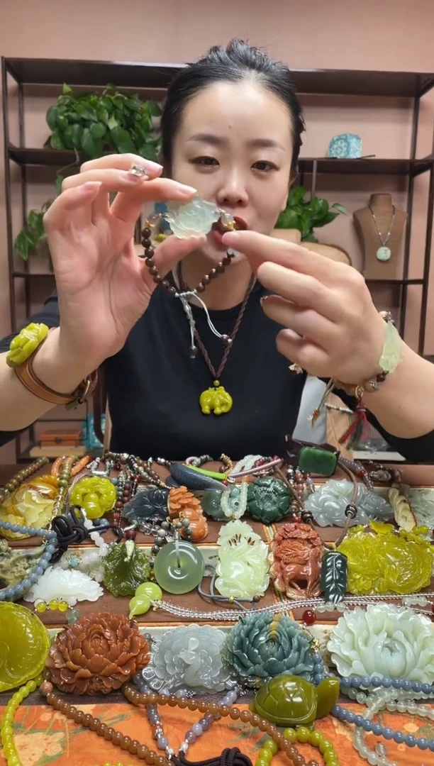 未镶嵌岫玉吊坠多样性发货发其中之一