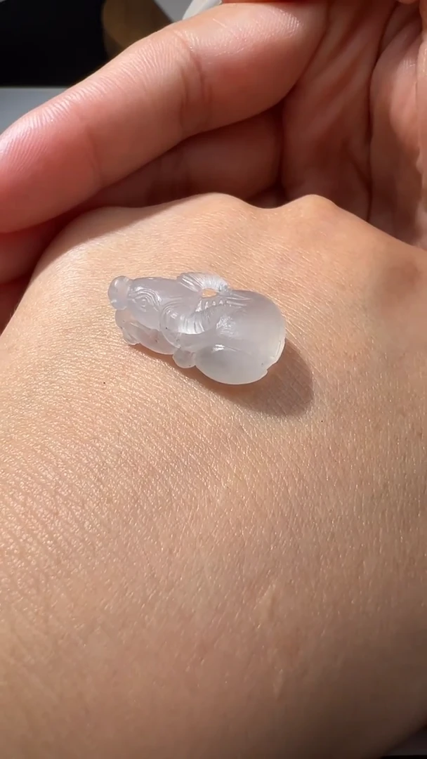 未镶嵌定制翡翠高冰牛牛