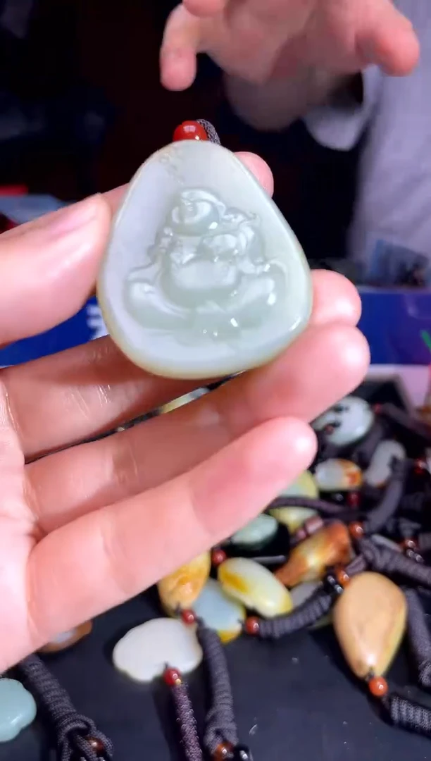 和田玉未镶嵌颈饰1