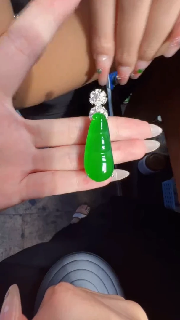 未镶嵌定制翡翠翡翠A货有轻微色差属于正常现象，豆子多样性发货1