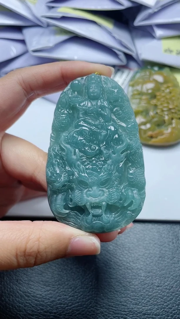 翡翠未镶嵌颈饰
