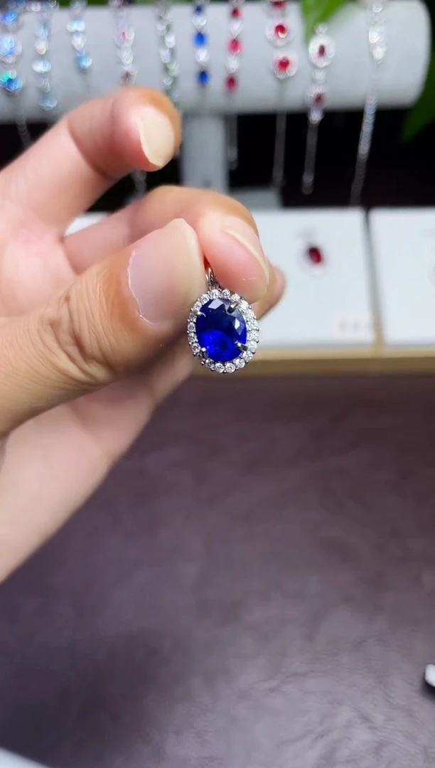 合金颈饰合成钻石蓝宝吊坠