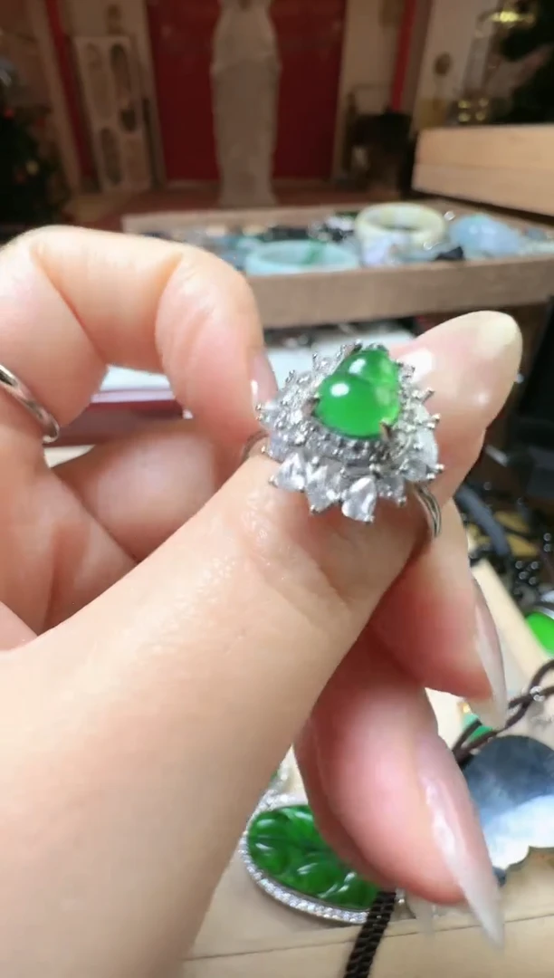 【闪购商品】翡翠吊坠(不含链)未镶嵌翡翠