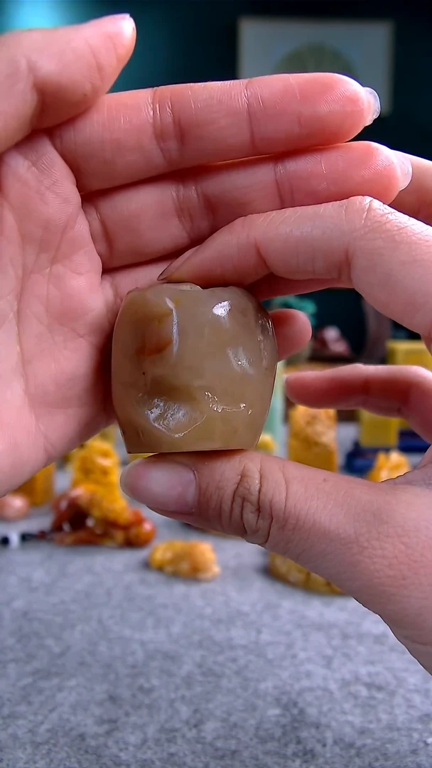 【闪购商品】老挝石微瑕北部黄原石2.9*2.3*3.6