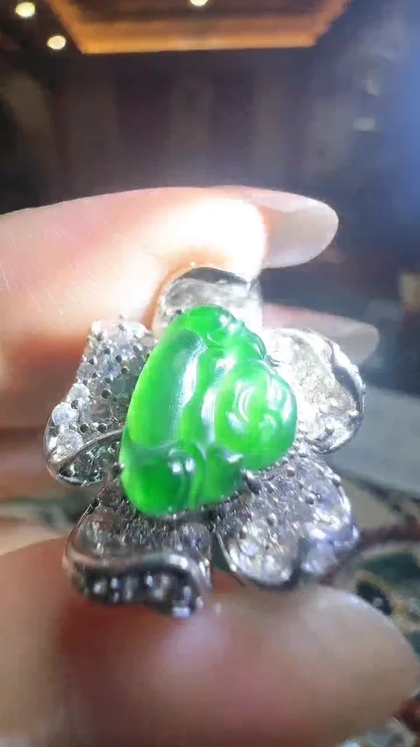 【闪购商品】翡翠吊坠(不含链)未镶嵌翡翠