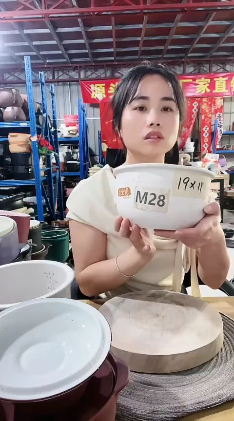 m28瑕疵白色锅不带盖...