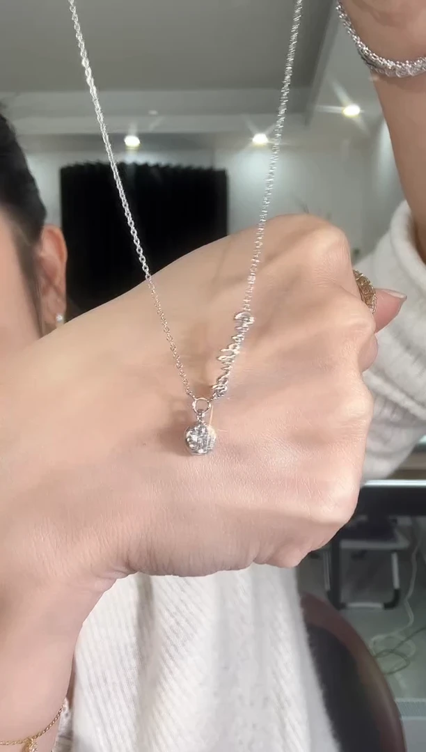 颈饰铂Pt950镶嵌钻石幸运项链