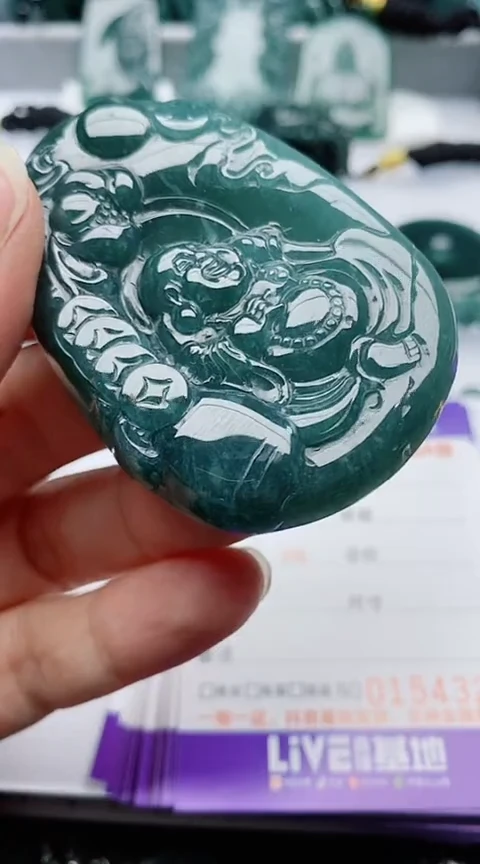 颈饰未镶嵌翡翠