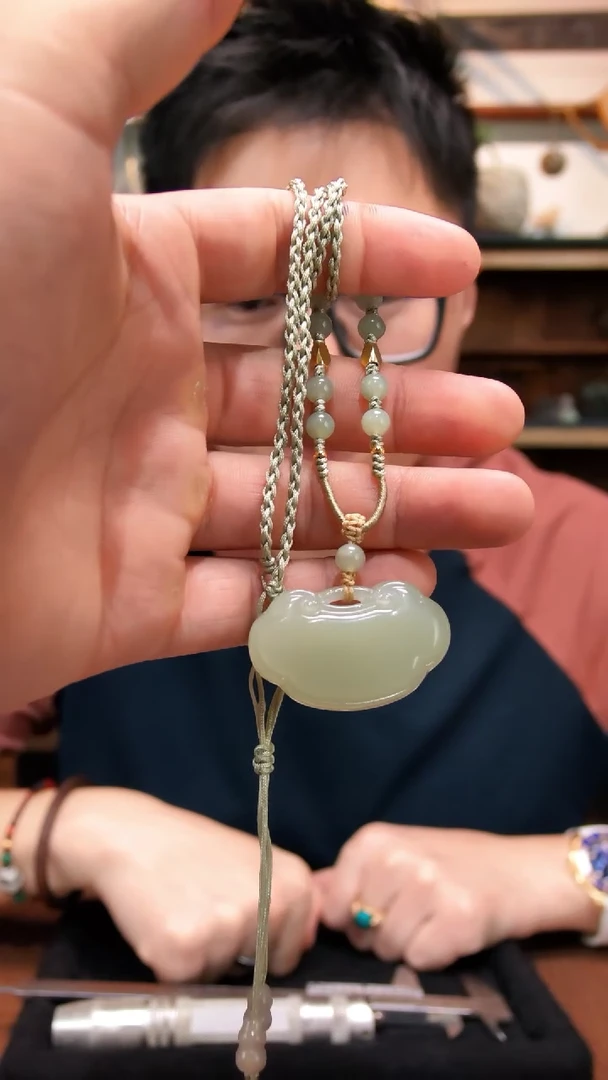 未镶嵌吊坠定制和田玉和田玉如意锁吊坠QC（竞）