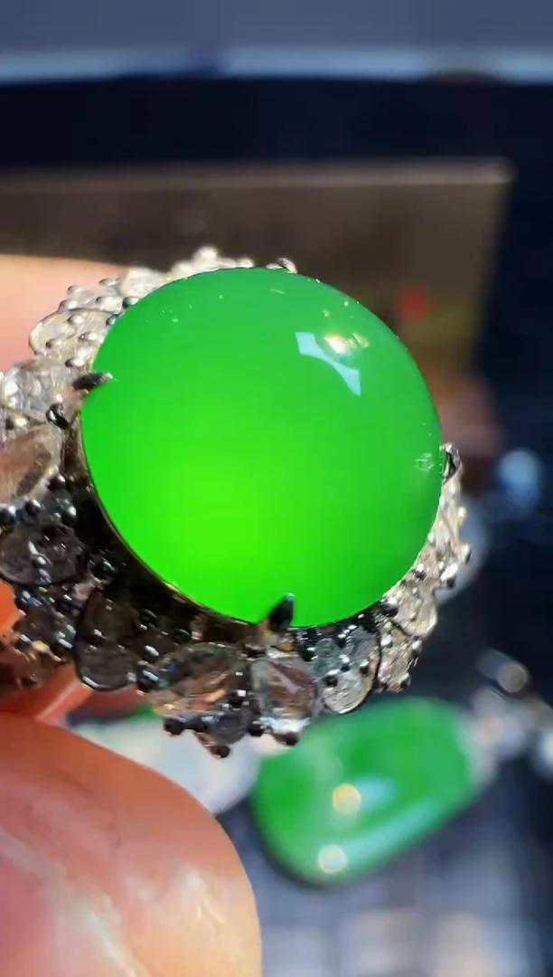 【闪购商品】翡翠戒指18K金镶嵌翡翠回流