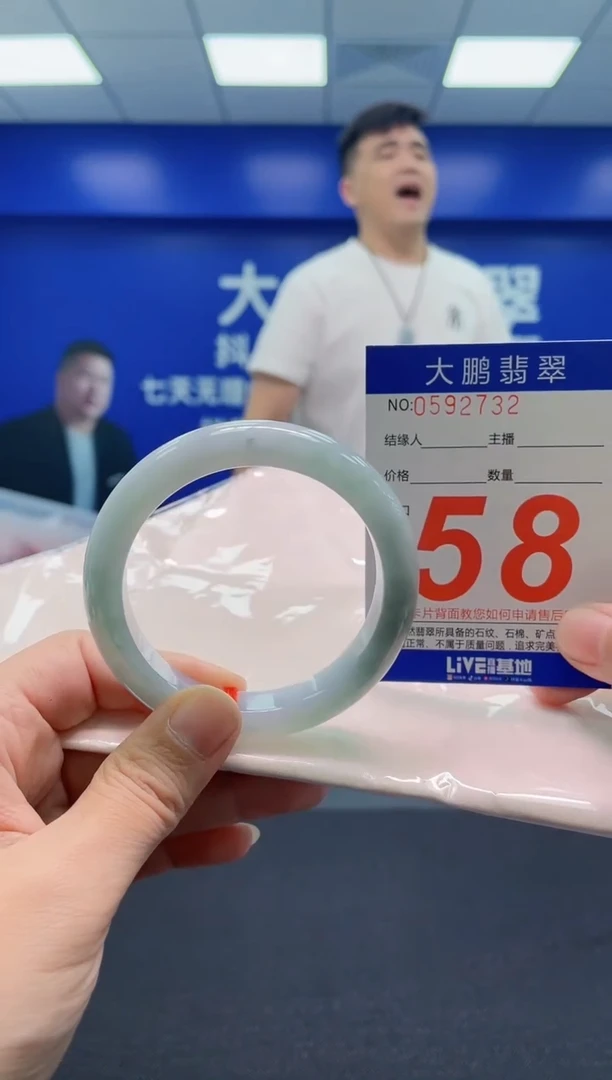 翡翠手镯未镶嵌AAAAAAAAA