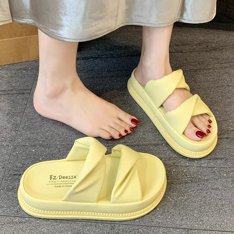T92黄色厚底褶皱一字凉拖鞋女2025夏季时尚舒适休闲百搭外穿拖鞋