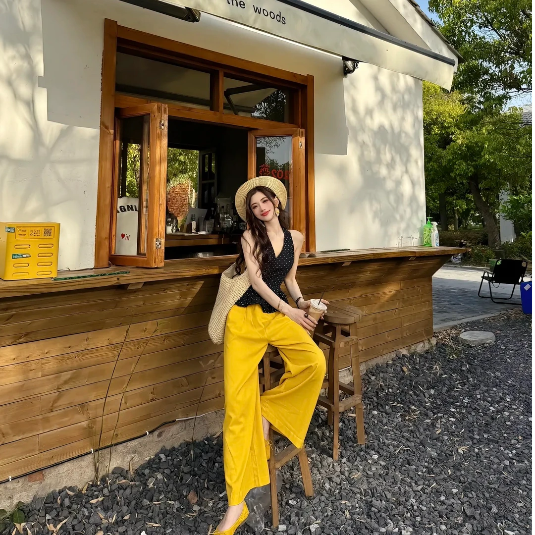 2025夏季新款时尚背心性感辣妹气质显瘦洋气休闲百搭外穿挂脖上衣