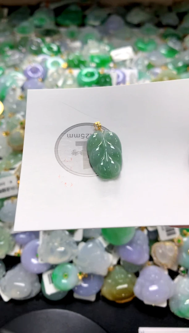 颈饰18K金镶嵌翡翠1111111111111111