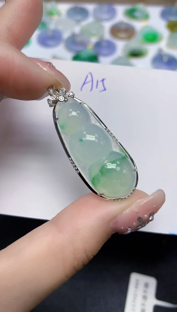 颈饰18K金镶嵌翡翠天然缅甸翡翠A货翡翠百元以上9元证书费自理