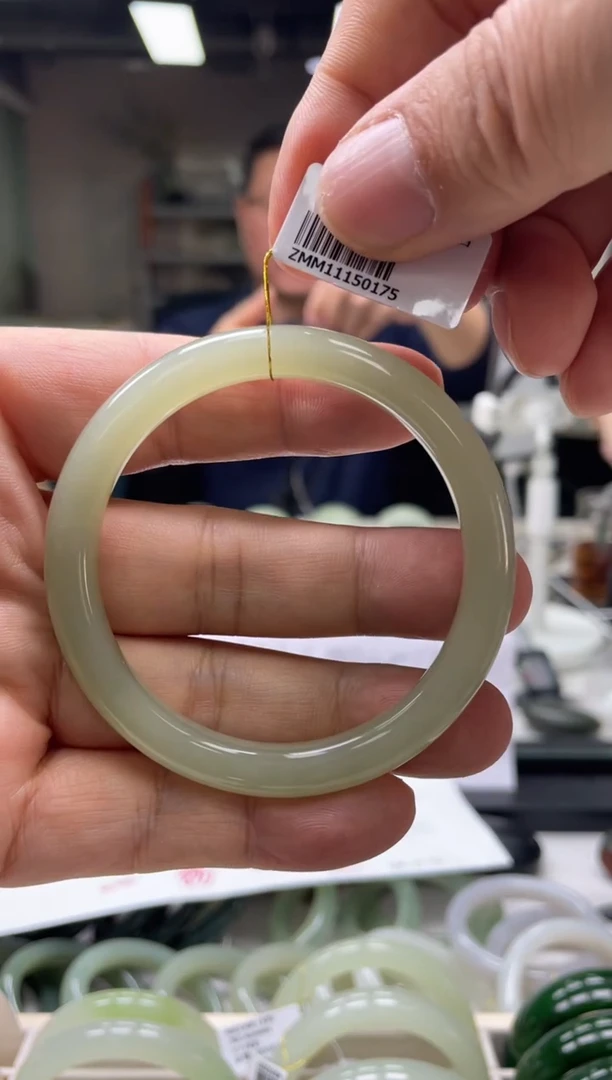 【闪购商品】和田玉手镯未镶嵌编码0175 圈口55-56