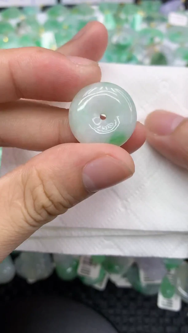翡翠未镶嵌颈饰111111111