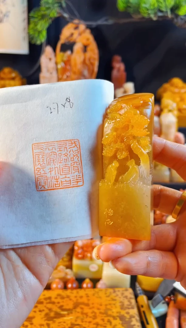 老挝石印石手工篆刻《我欲穿花寻路直入白云深处浩气展虹霓》