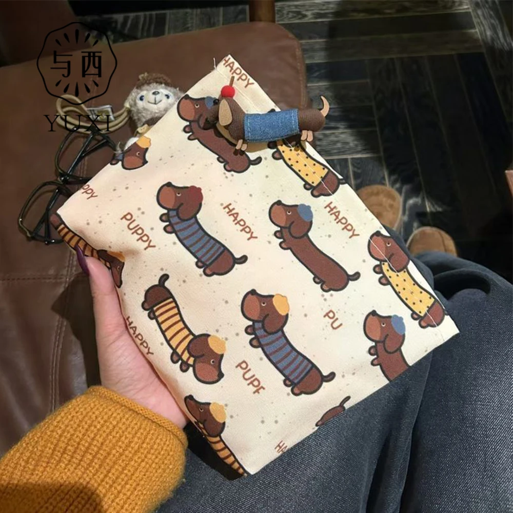 YUXI/与西冬季原创新款卡通腊肠小狗大容量化妆包外出杂物便携包