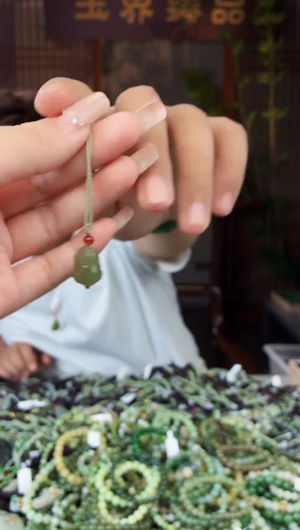 和田玉未镶嵌颈饰拍一发一