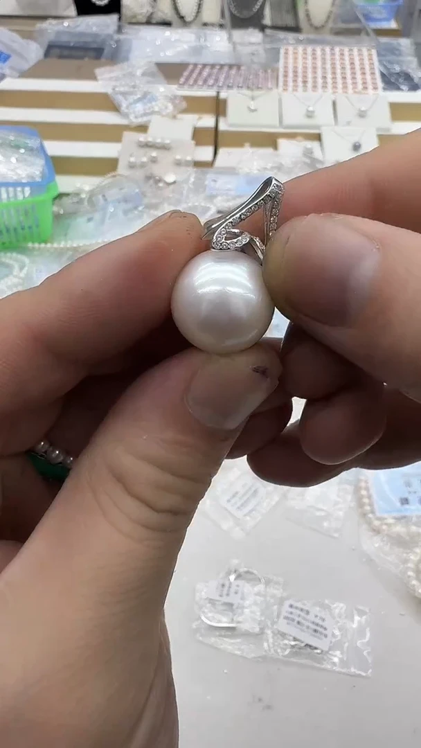 吊坠(赠链)银S925镶嵌淡水珍珠14-15mm 鱼尾扣-新品