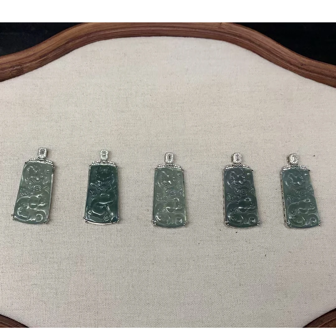 抖音官方质检中心天然A货冰种翡翠龙牌吊坠【多样性发货-拍一发一】