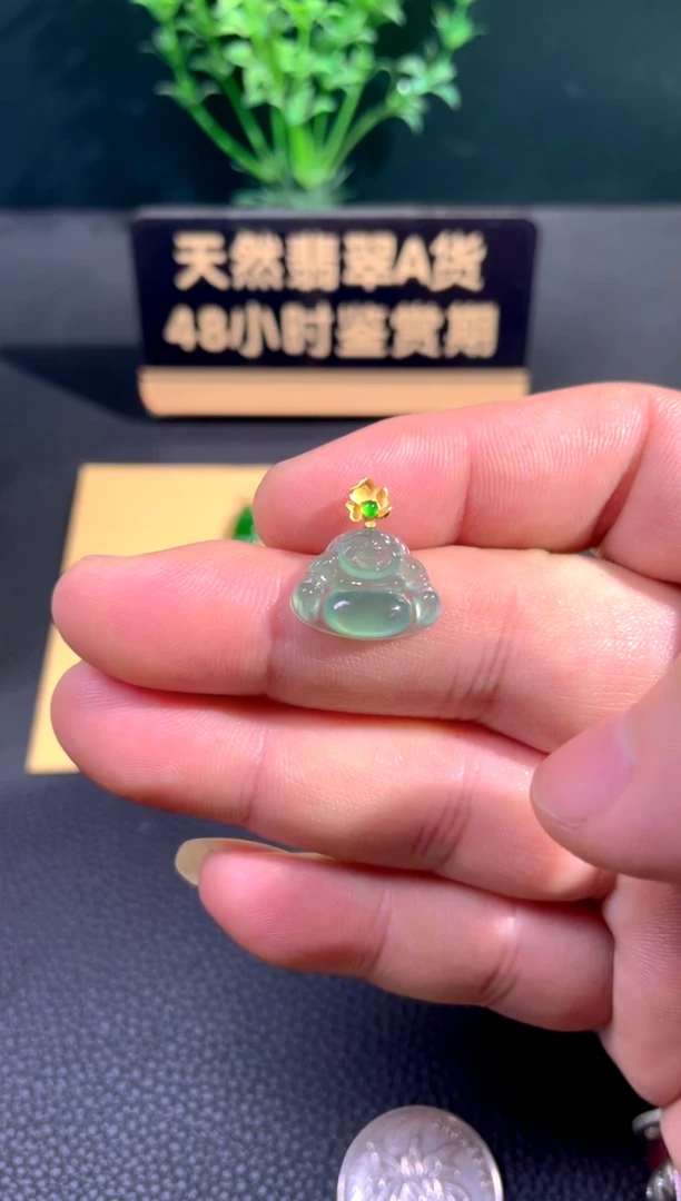 颈饰18K金镶嵌翡翠翡翠