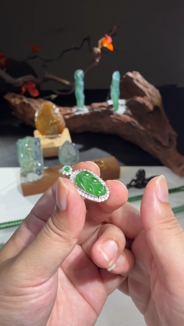 翡翠合金颈饰叶子