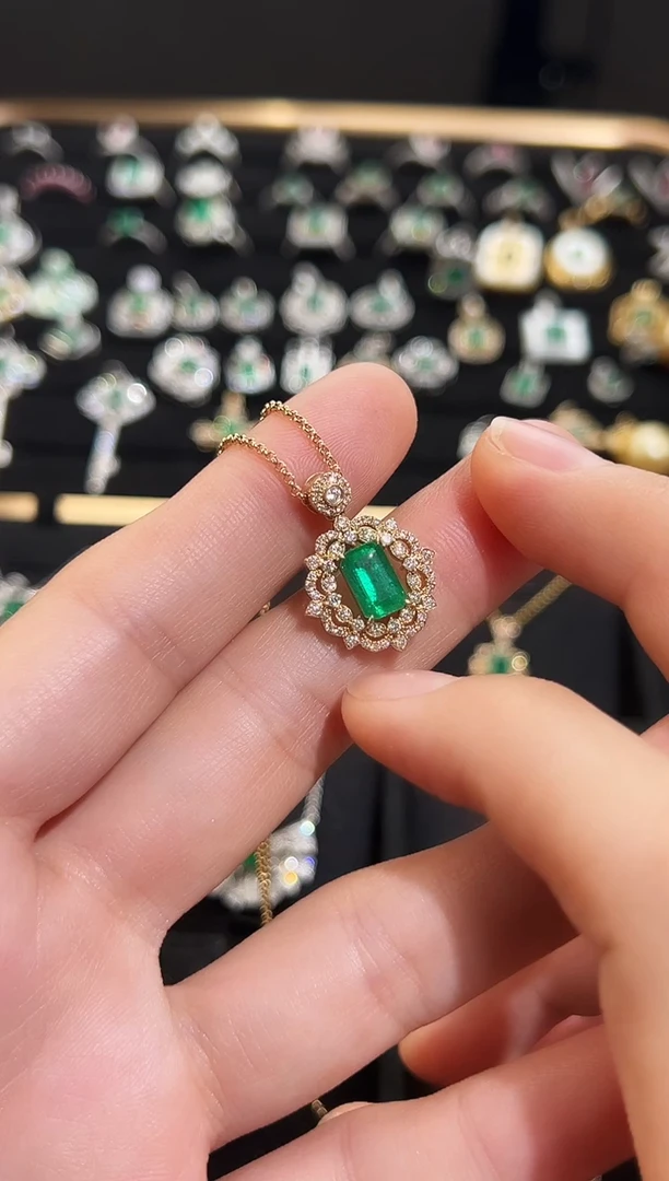 【闪购商品】祖母绿项链18K金镶嵌祖母绿