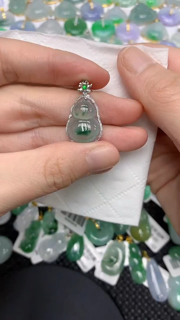 颈饰18K金镶嵌翡翠111111111