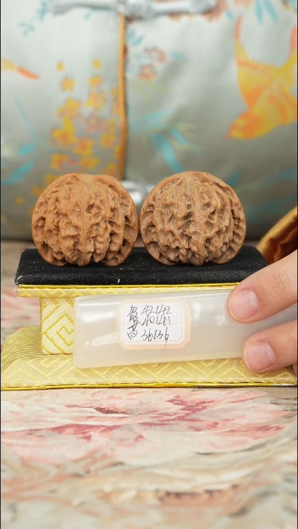 【闪购商品】文玩核桃把件苹果园