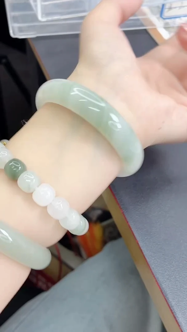 石英质玉手镯未镶嵌294/56.1