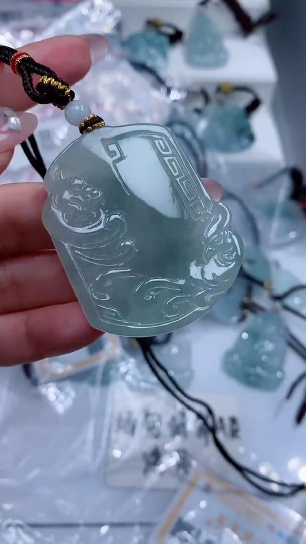 颈饰未镶嵌翡翠吊坠