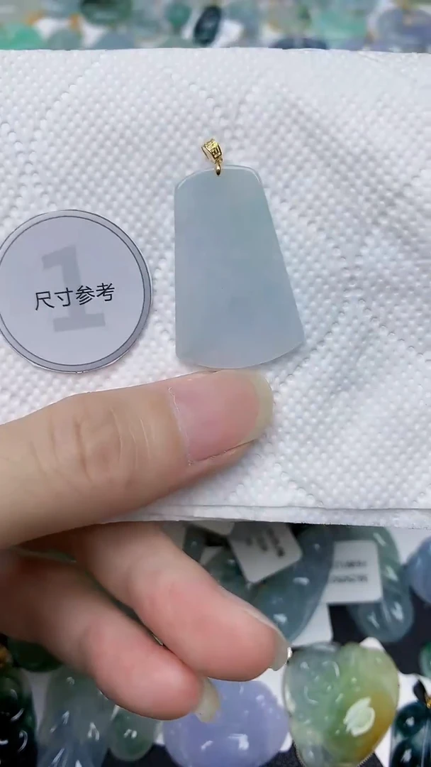 颈饰18K金镶嵌翡翠天然A货翡翠