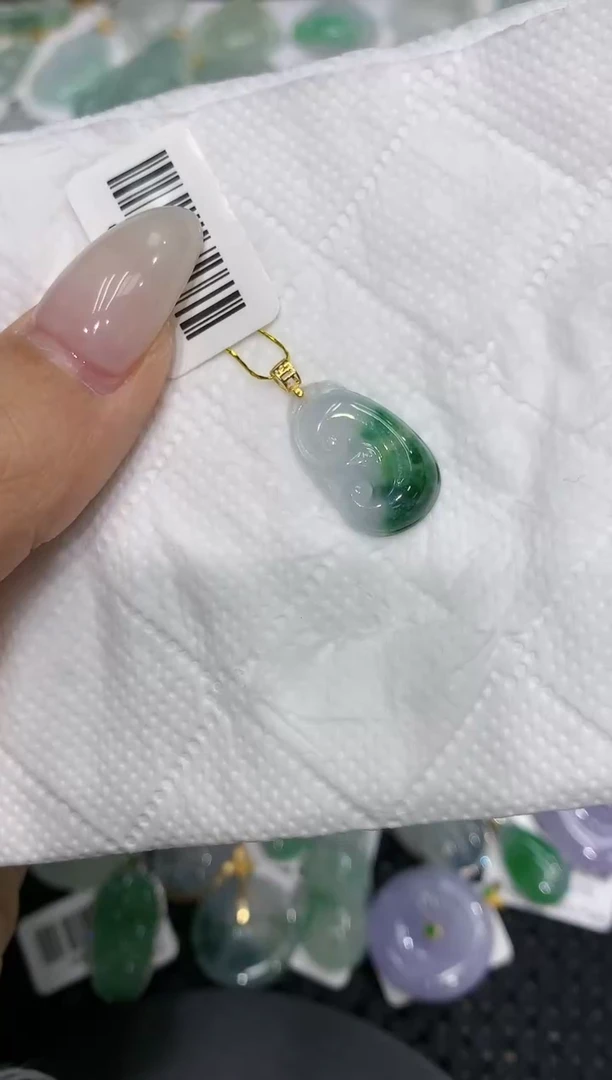 颈饰18K金镶嵌翡翠111111111111