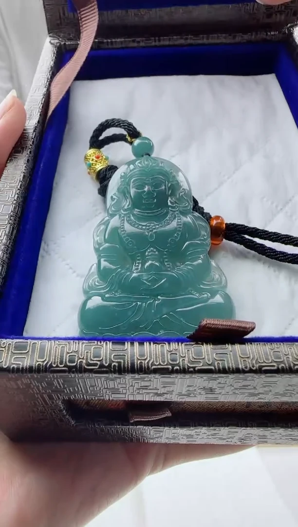 翡翠未镶嵌颈饰多样性发其一