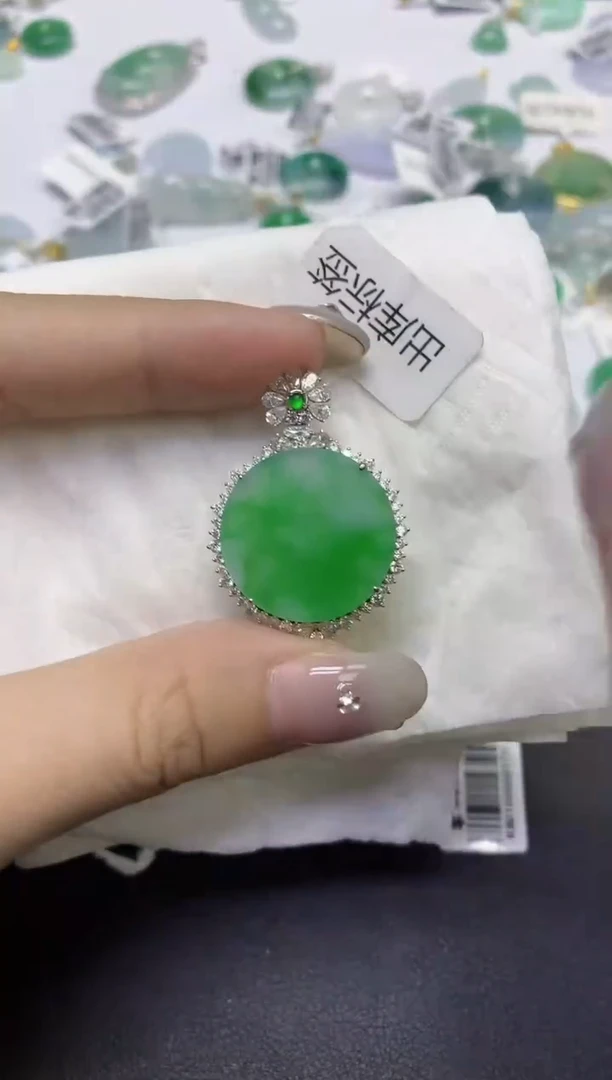 颈饰18K金镶嵌翡翠天然缅甸翡翠A货百元以上9元证书费自理