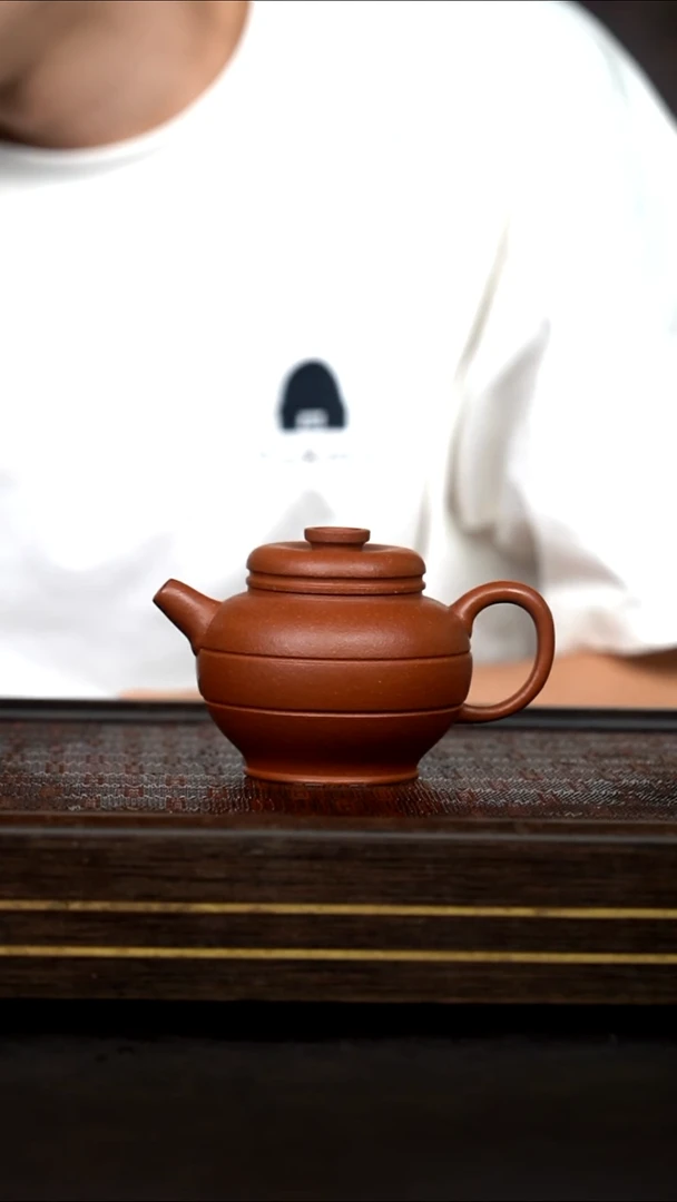 茶壶紫砂     XJ      红降坡     巨轮珠       150cc