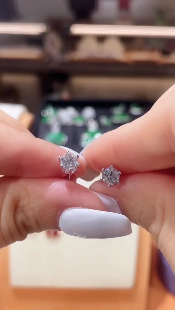 【闪购商品】实验室培育钻石耳饰18K金镶嵌K白1ct
