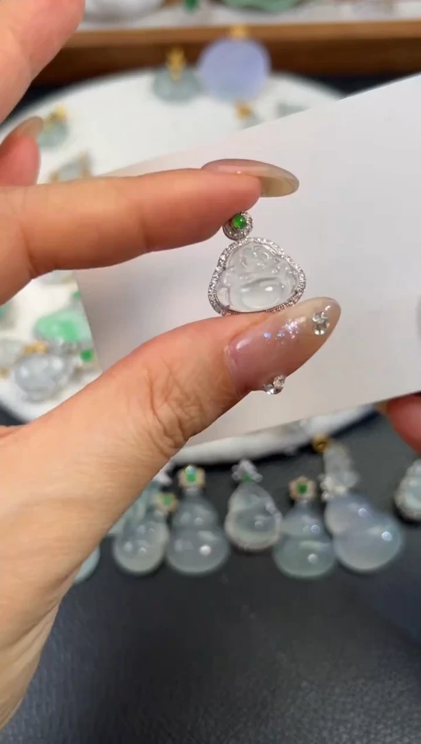 颈饰18K金镶嵌翡翠源头直播间