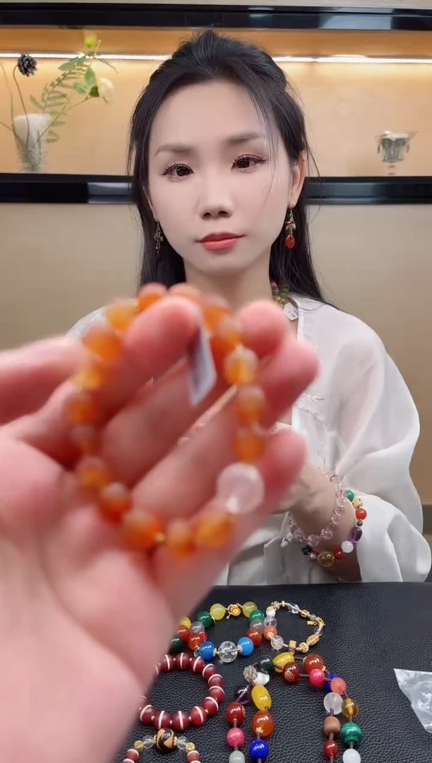 18K金镶嵌手链玛瑙/玉髓默认微瑕，介意勿拍！