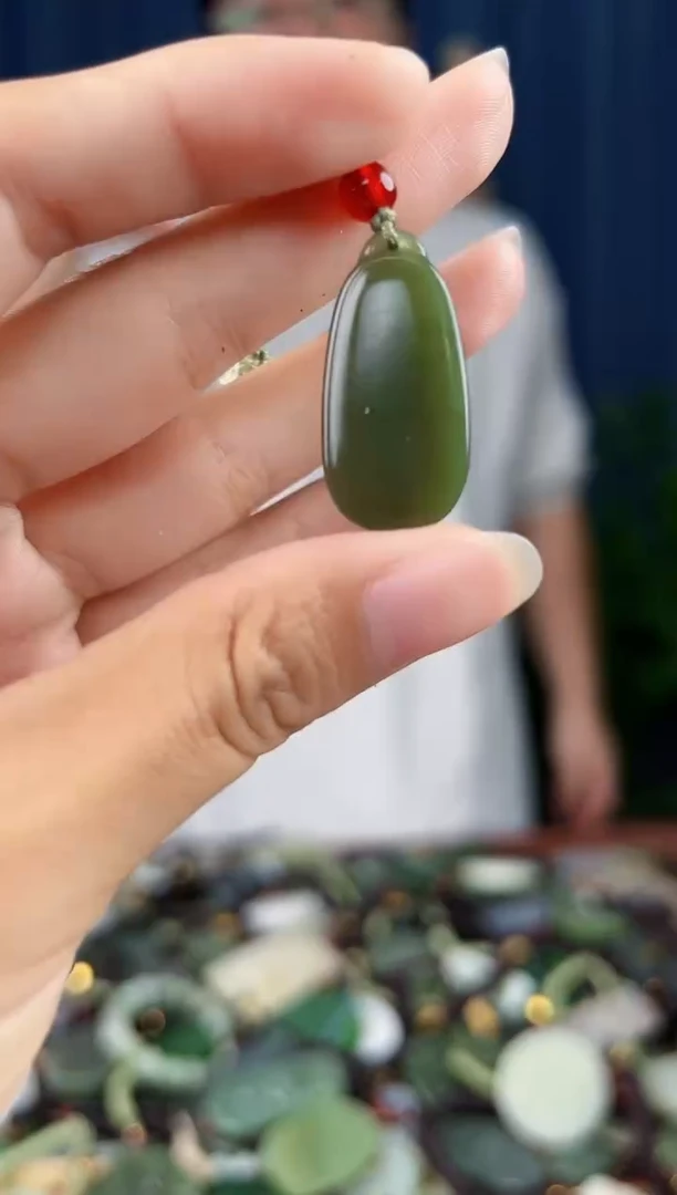 未镶嵌和田玉挂件拍一发一，多样性发货