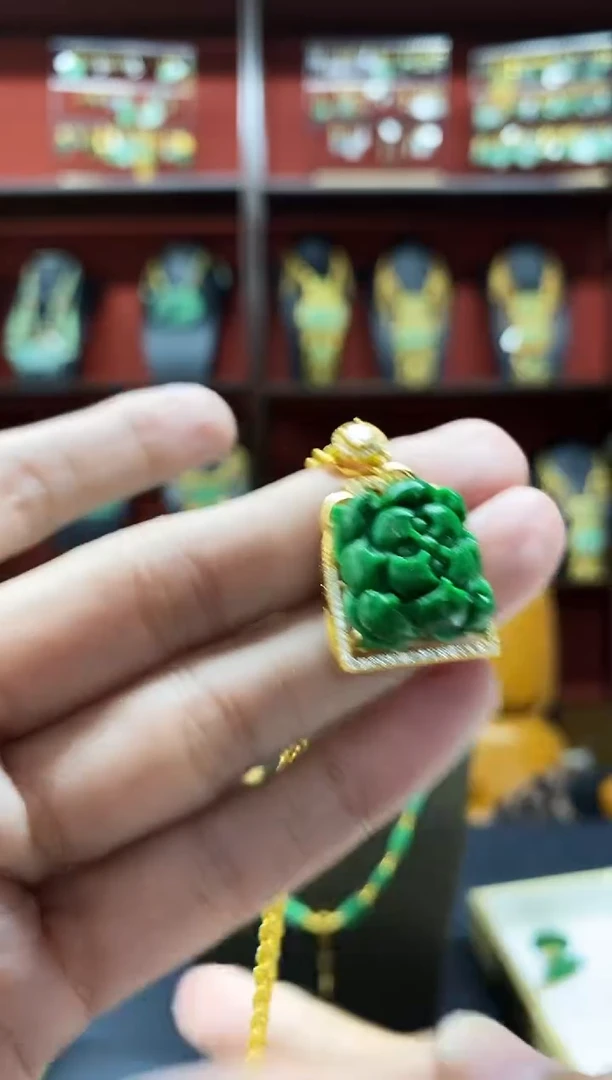 颈饰未镶嵌翡翠吊坠