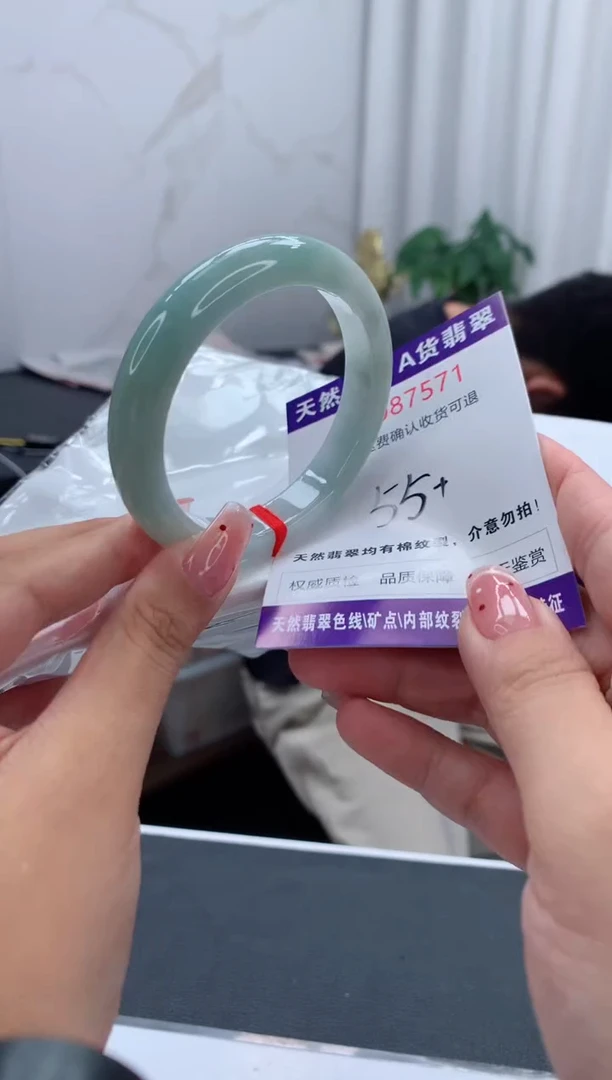 未镶嵌手镯翡翠有纹，完美者勿拍